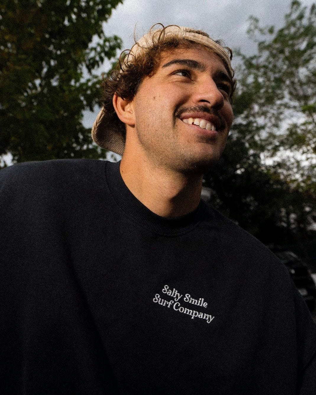 vetements surf salty smile Sweat Brodé Vintage Black marque eco responsable coton bio