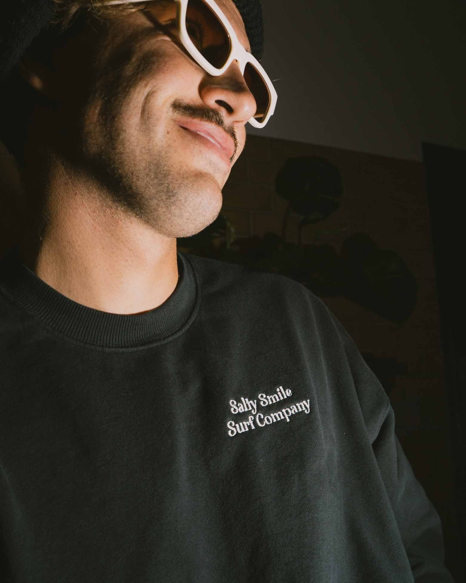 vetements surf salty smile Sweat Brodé Vintage Black marque eco responsable coton bio