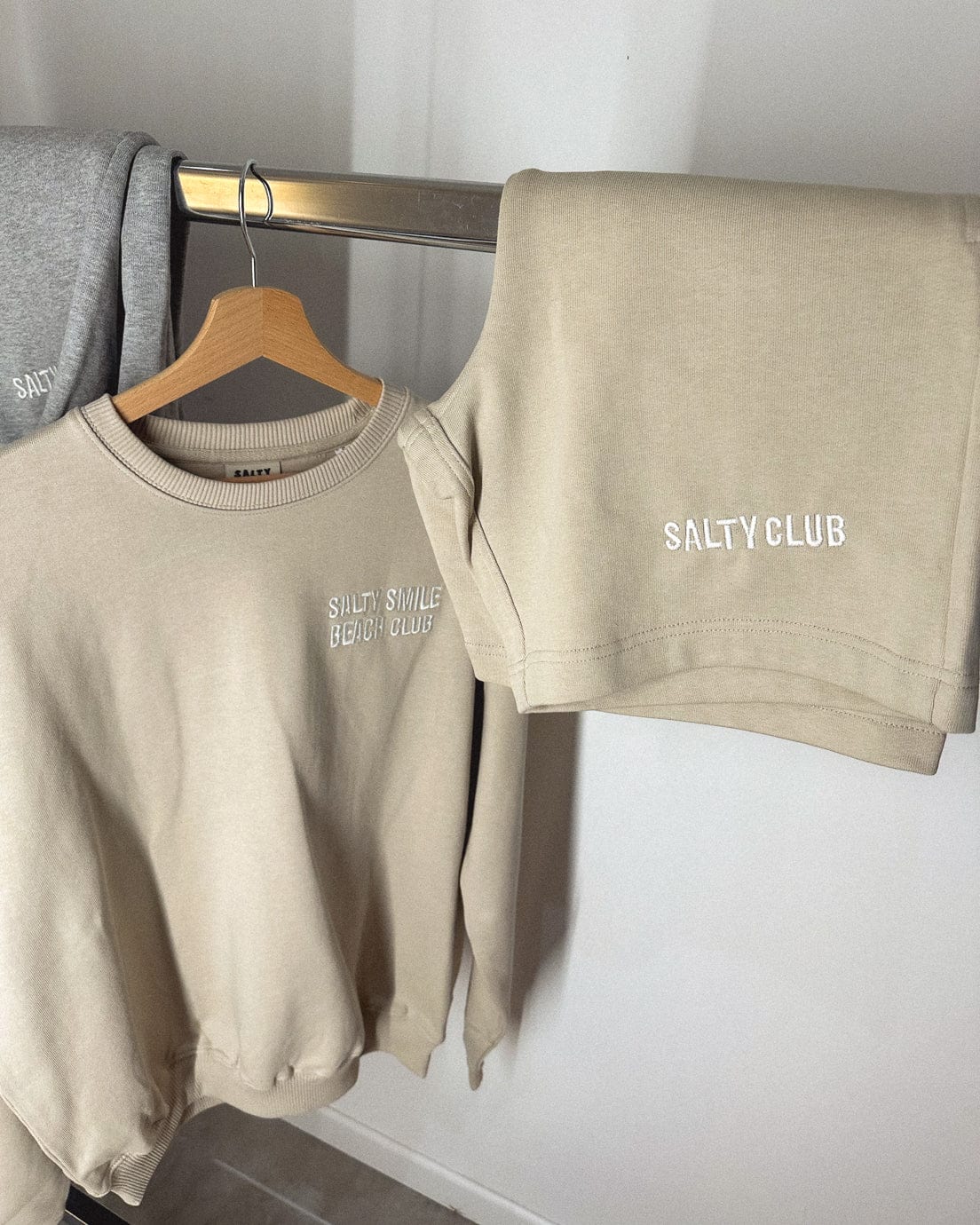 vetements surf salty smile BEACH CLUB BEIGE SWEATSHIRT marque eco responsable coton bio