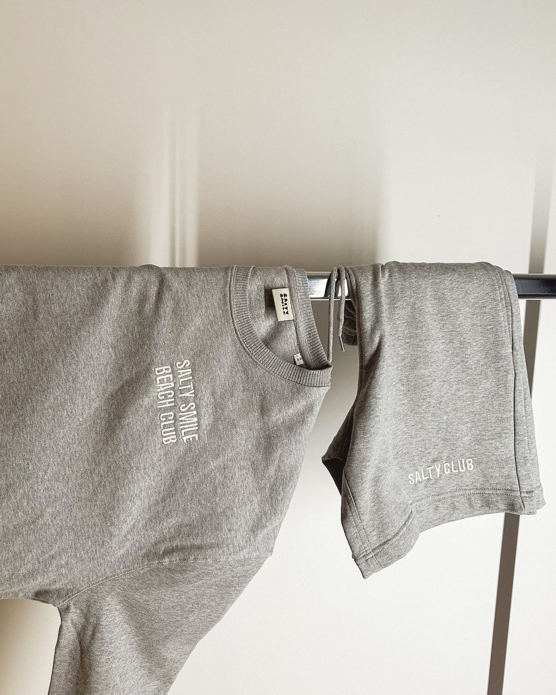 vetements surf salty smile BEACH CLUB GRIS SWEATSHIRT marque eco responsable coton bio