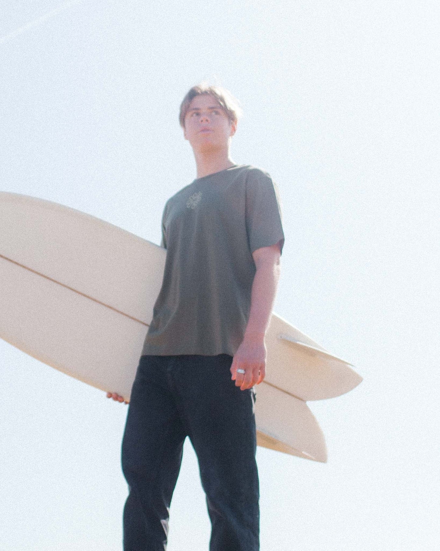 vetements surf salty smile HERE COMES RETRO T SHIRT KAKI marque eco responsable