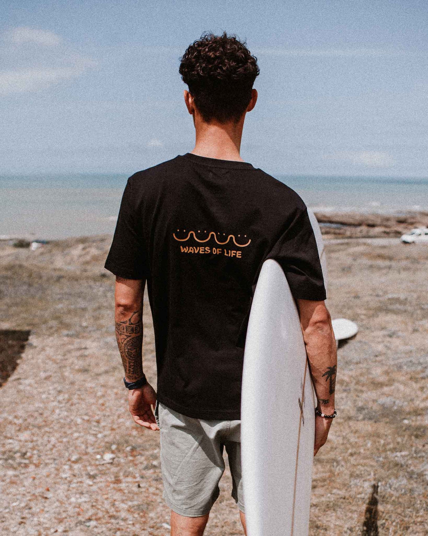 vetements surf salty smile WAVES OF LIFE (NOIR) RETRO T SHIRT marque eco responsable