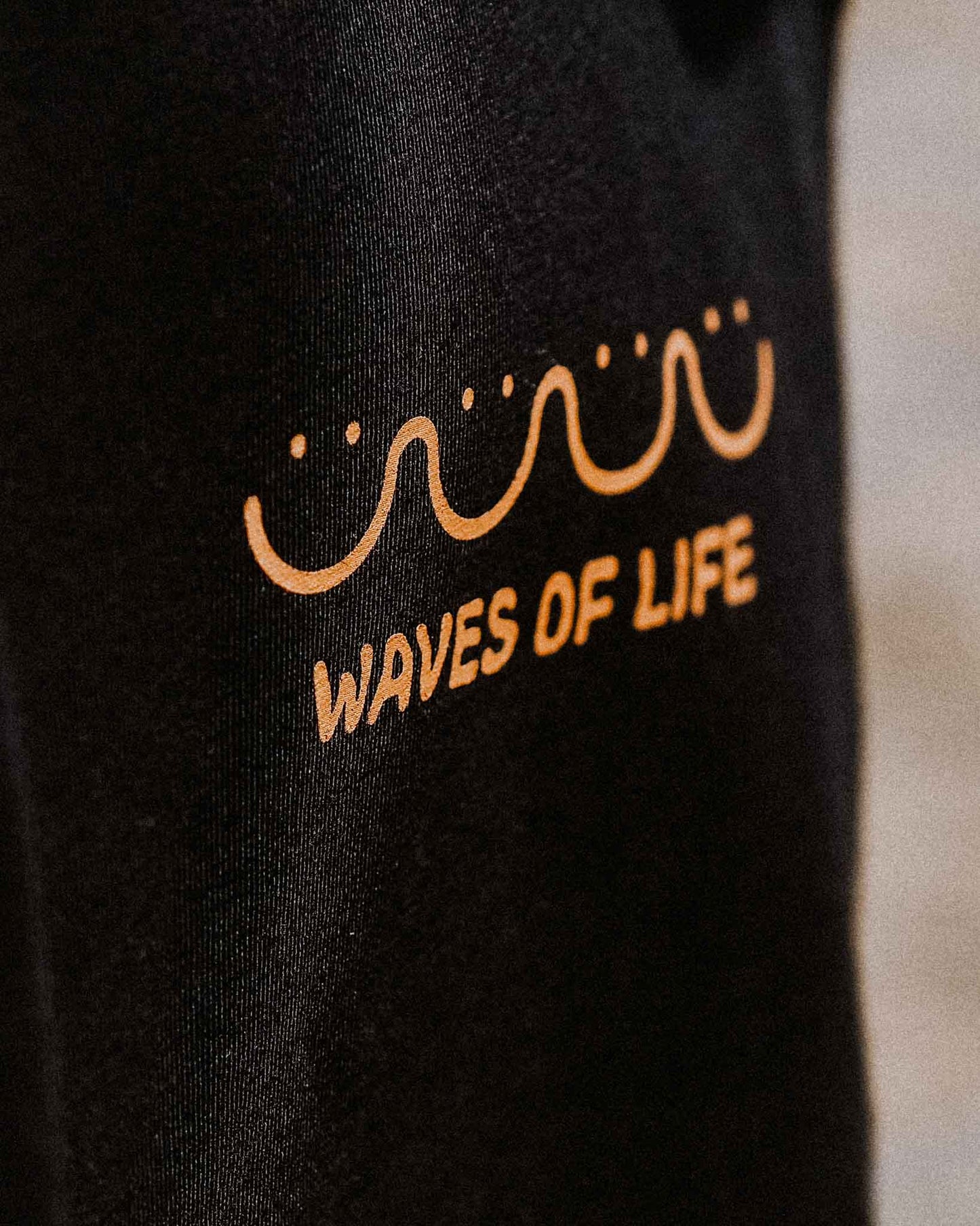 vetements surf salty smile WAVES OF LIFE (NOIR) RETRO T SHIRT marque eco responsable