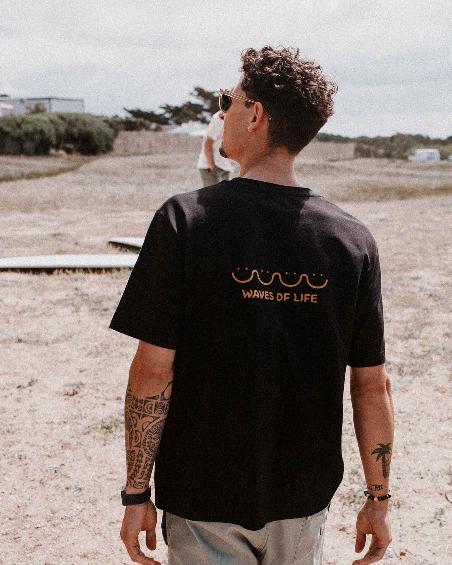vetements surf salty smile WAVES OF LIFE (NOIR) RETRO T SHIRT marque eco responsable