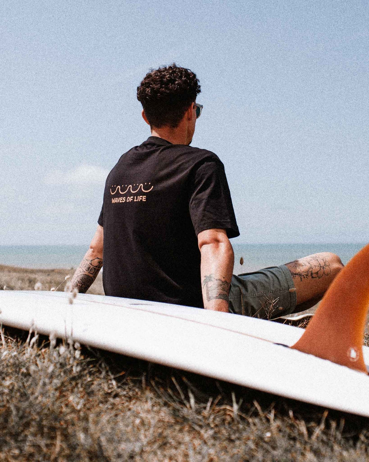 vetements surf salty smile WAVES OF LIFE (NOIR) RETRO T SHIRT marque eco responsable