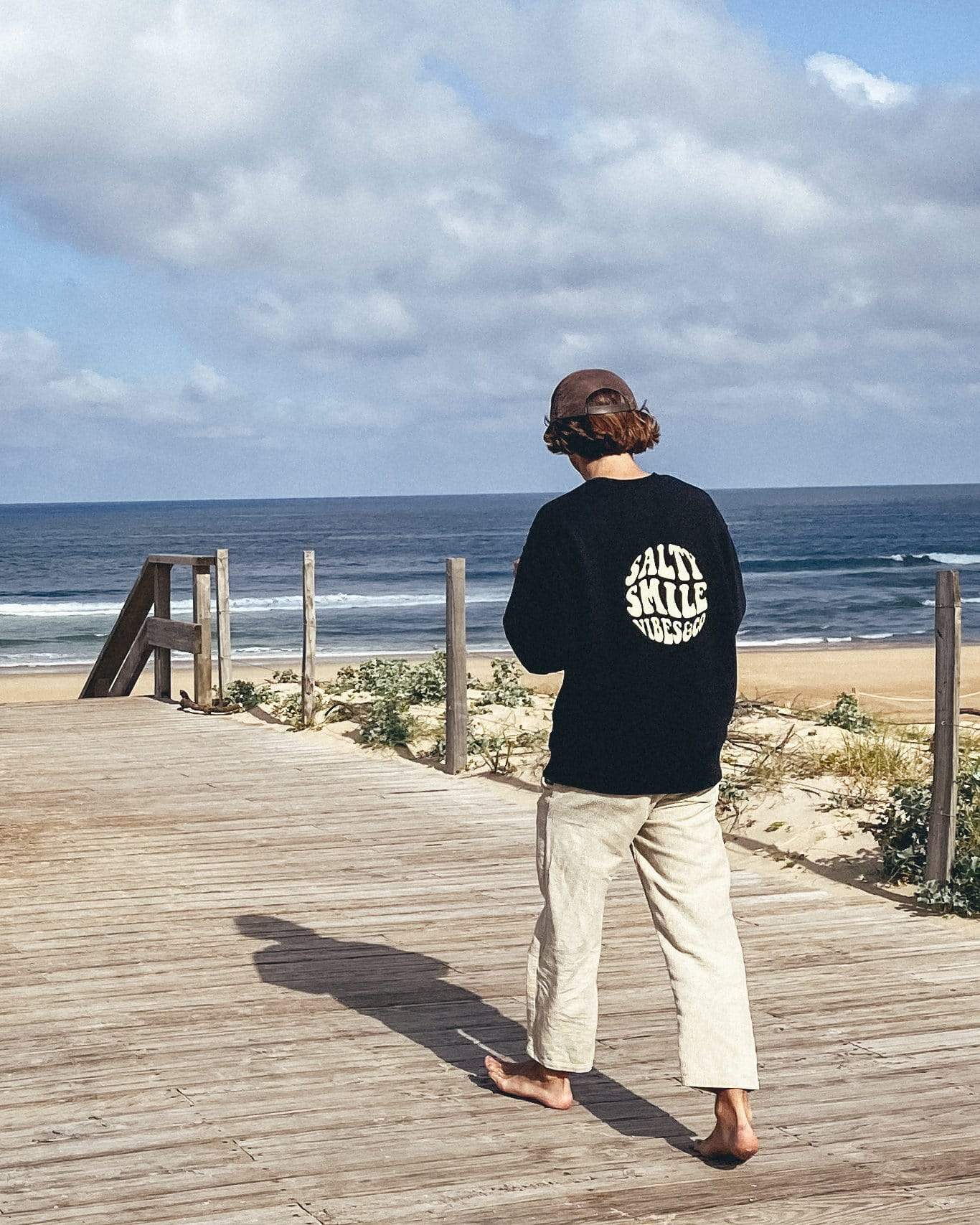 vetements surf salty smile GROOVY SWEATSHIRT