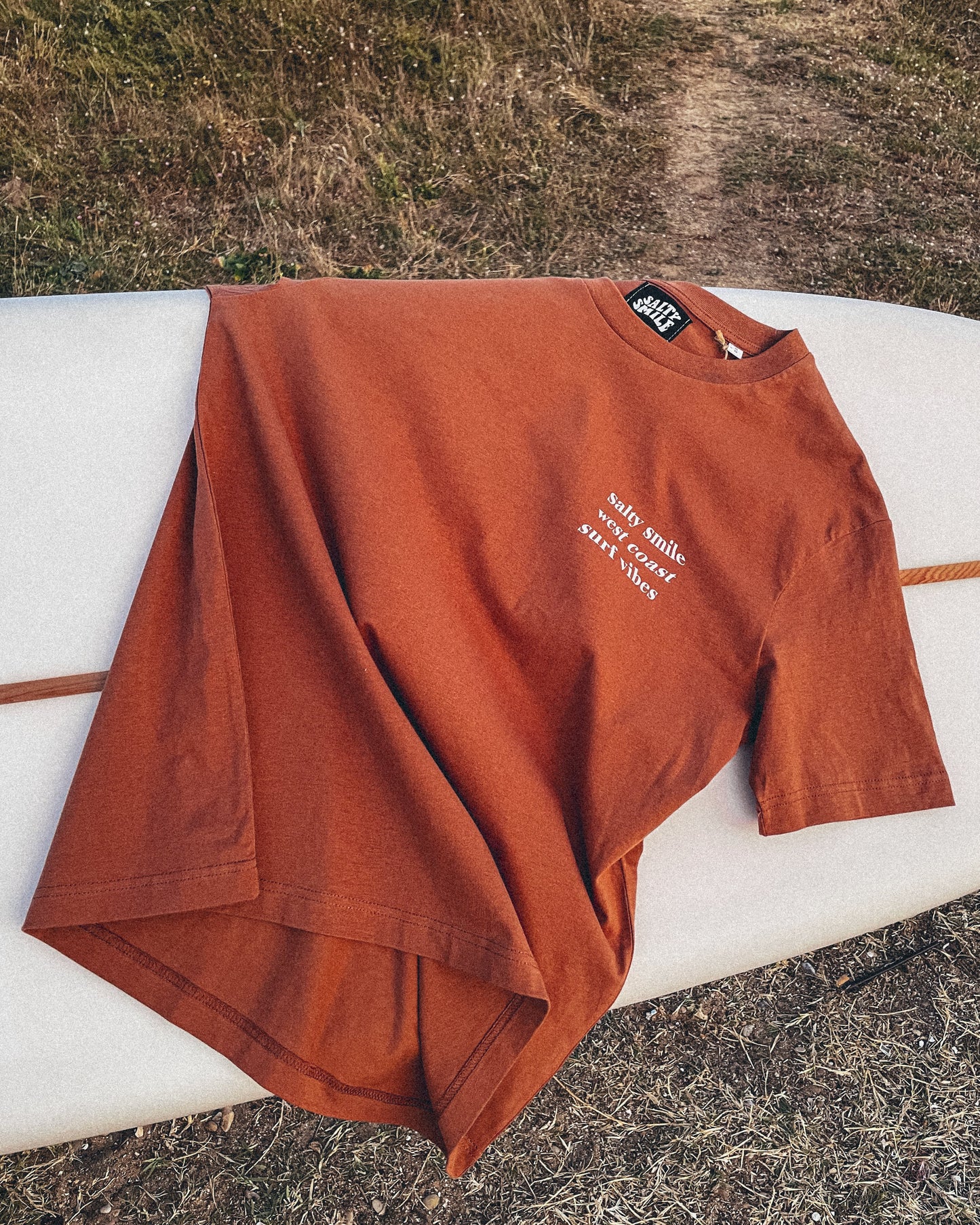 vetements surf salty smile WEST COAST RETRO T SHIRT XS / Caramel